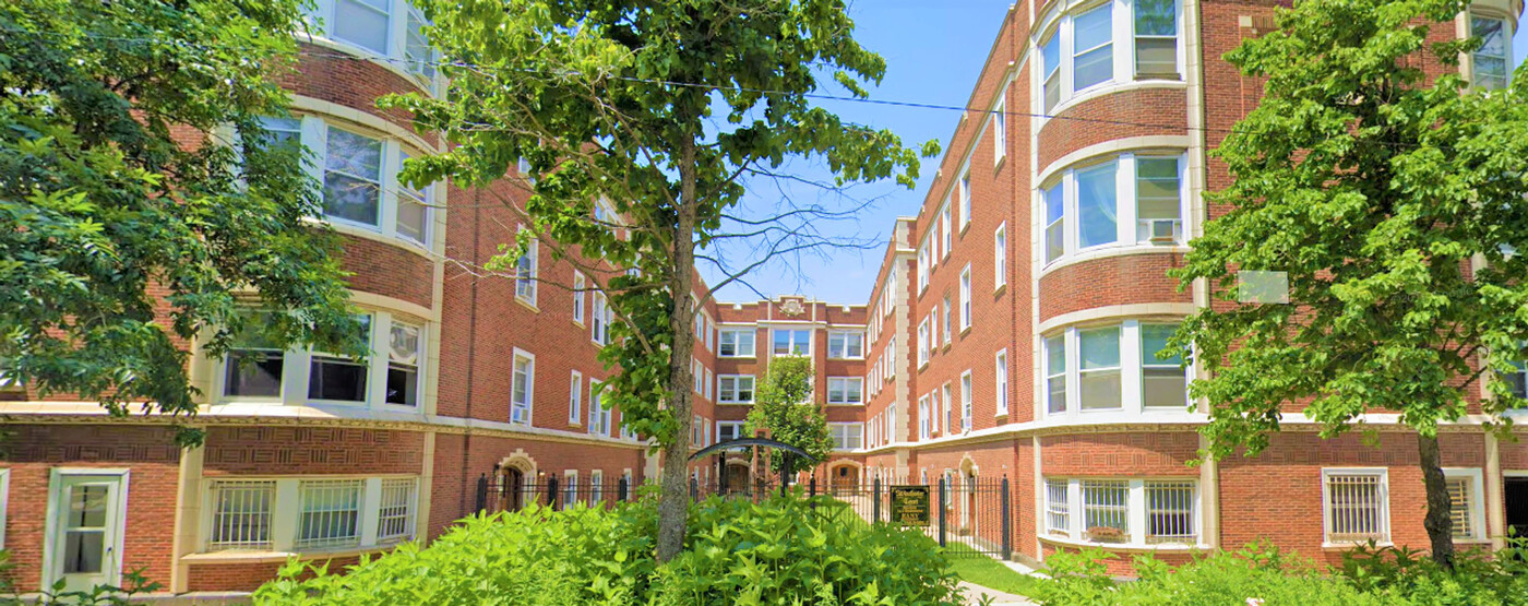 1946 W Montrose Ave in Chicago, IL - Building Photo