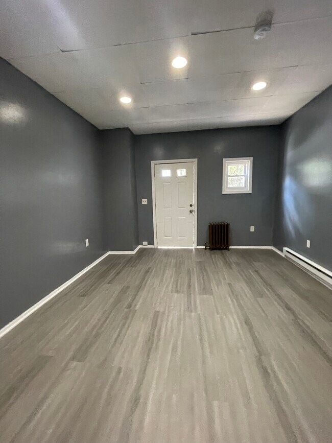 827 S 14th St, Unit 2 in Newark, NJ - Building Photo - Building Photo