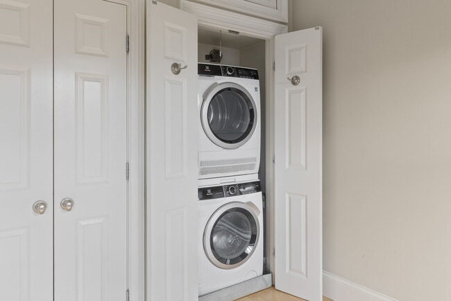 17 Follen St, Unit 4 in Boston, MA - Building Photo - Building Photo