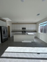 6802 Ronaldinho Dr in Sparks, NV - Building Photo - Building Photo