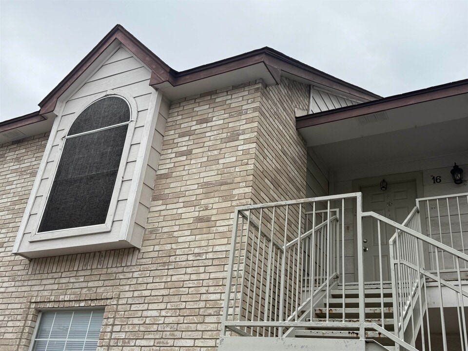 1206 International Blvd in Laredo, TX - Building Photo