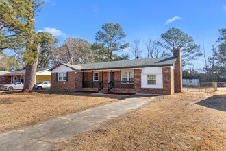 881 Sunbury Dr in Fayetteville, NC - Building Photo - Building Photo