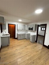 194 E Baird Ave in Barberton, OH - Building Photo - Building Photo