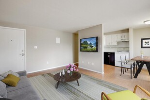Topaz Apartments in Denver, CO - Building Photo