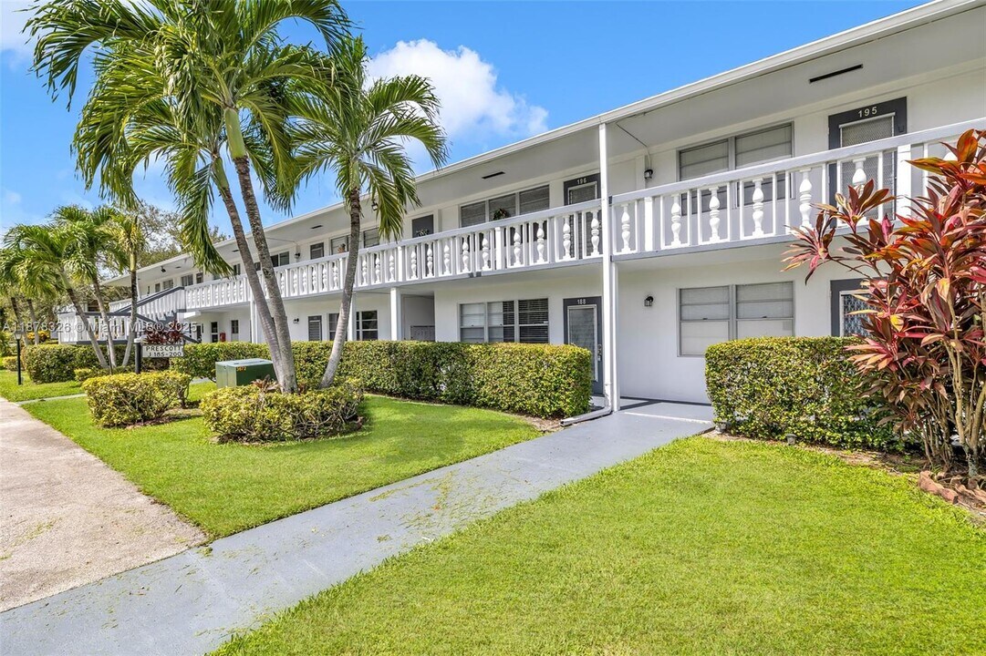 188 Prescott J in Deerfield Beach, FL - Building Photo