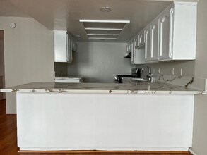 421 N Kenneth Rd in Burbank, CA - Building Photo - Building Photo