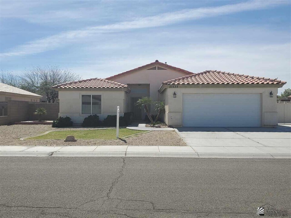 10533 E 39th St in Yuma, AZ - Building Photo