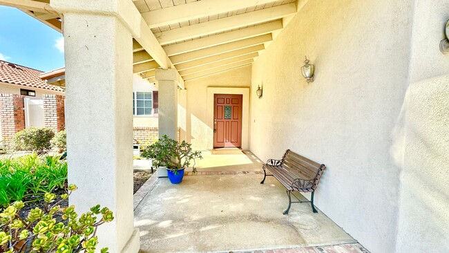 935 Crescent Bend in Fallbrook, CA - Building Photo - Building Photo