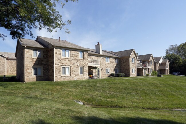 Mission Hills in Greenwood, IN - Foto de edificio - Building Photo