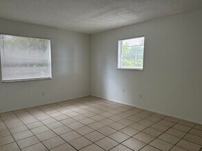 4606 SE Binnacle Way in Stuart, FL - Foto de edificio - Building Photo
