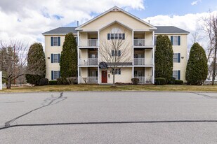 Crosswoods Path Condominium in Merrimack, NH - Building Photo