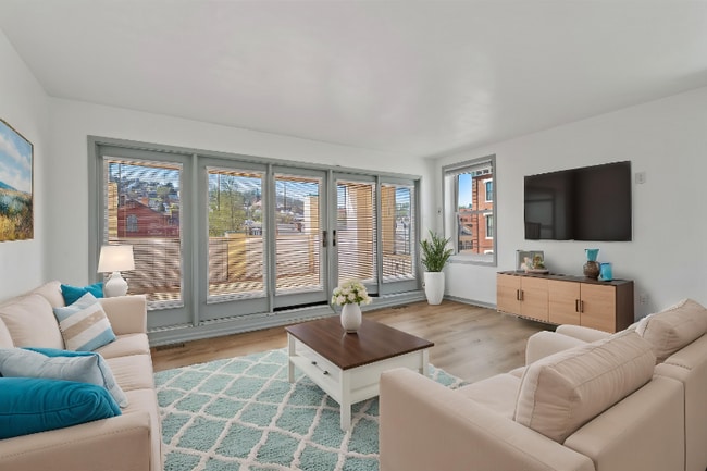 2500 Sarah St