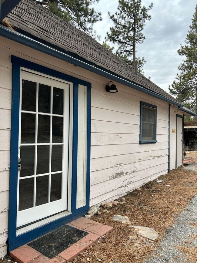40074 Big Bear Blvd in Big Bear Lake, CA - Building Photo - Building Photo