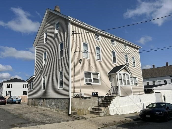 189 5th St-Unit -2 in Fall River, MA - Building Photo