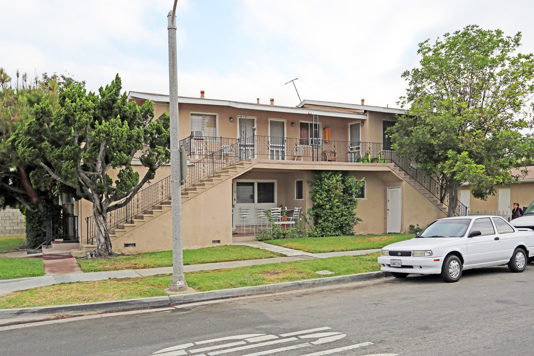 1018 S Highland Ave in Fullerton, CA - Foto de edificio