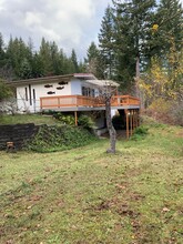 94916 Old Farm Ln in North Bend, OR - Foto de edificio - Building Photo