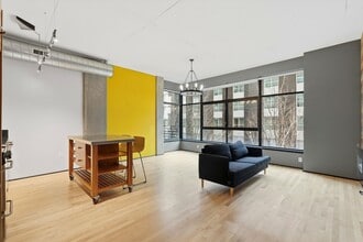 333 NW 9th Ave in Portland, OR - Foto de edificio - Building Photo