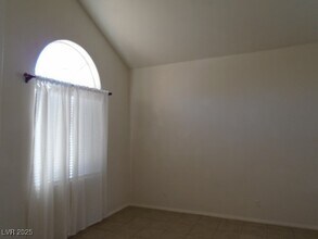 2400 Indian Pony Ct in Henderson, NV - Building Photo - Building Photo