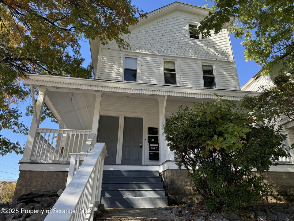 401 N Irving Ave in Scranton, PA - Building Photo