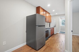 1614 21st Pl SE, Unit 4 in Washington, DC - Foto de edificio - Building Photo