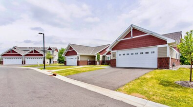 Medina Townhomes in Medina, MN - Foto de edificio - Building Photo