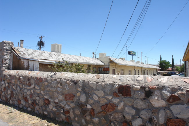 3821 Alameda Ave in El Paso, TX - Building Photo - Building Photo