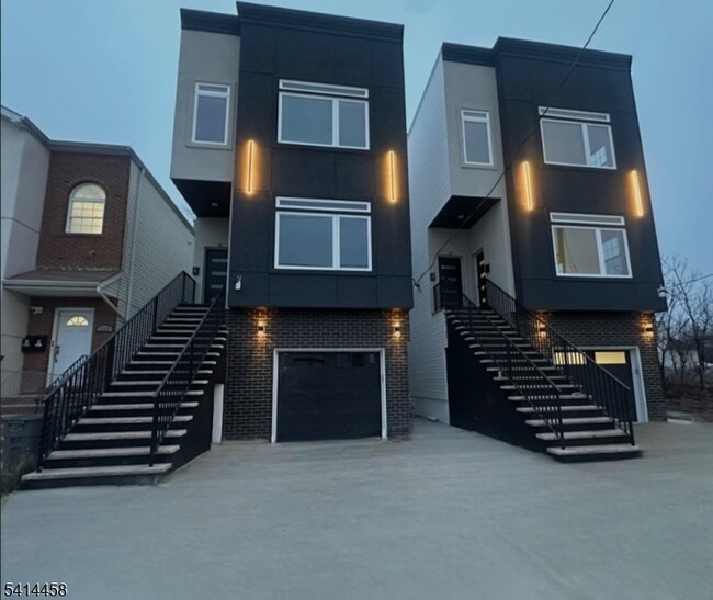 14 Nelson Pl, Unit 2, Unit 2