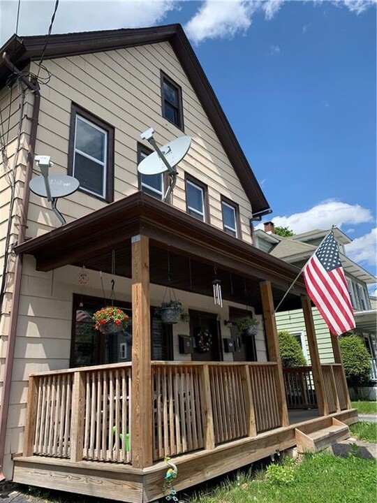 30 Kingston Ave in Port Jervis, NY - Building Photo