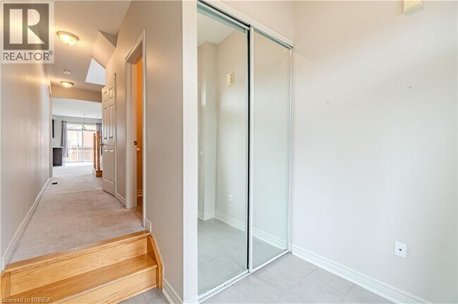 8 Barlow Pl in Brant, ON - Building Photo - Building Photo