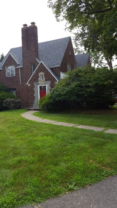 4104 Hudson Dr in Youngstown, OH - Building Photo