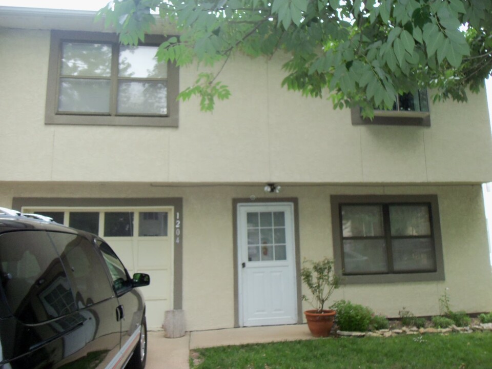 1204 E Johnston St in Olathe, KS - Building Photo