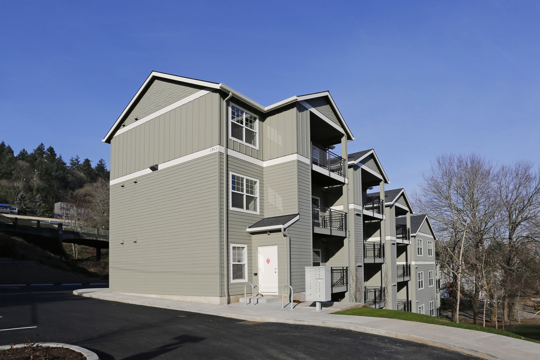 The Waterford Apartments in Portland, OR - Building Photo