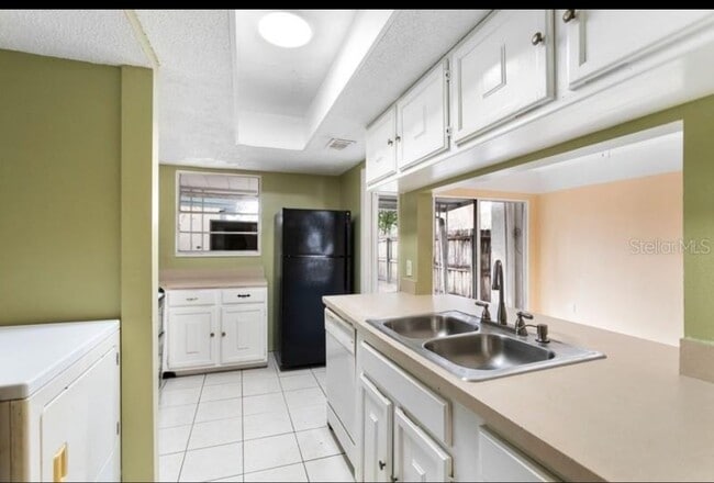 5169 Tennis Ct Cir in Tampa, FL - Building Photo - Building Photo