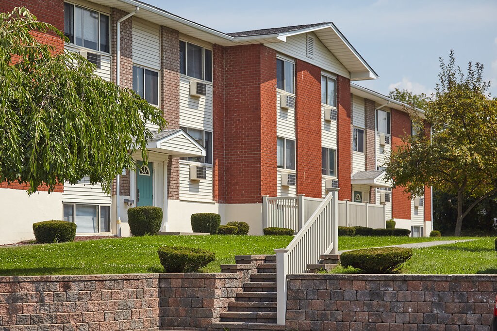 Dutchess Apartments in Poughkeepsie, NY - Foto de edificio