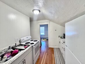 145 W 200 S St in Springville, UT - Foto de edificio - Building Photo