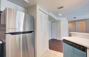 4159 N Haverhill Rd in West Palm Beach, FL - Building Photo - Building Photo