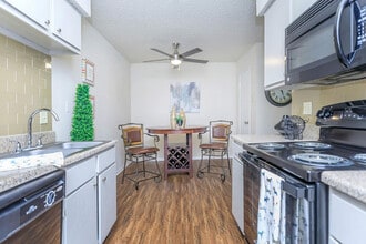 OAKCHASE in Arlington, TX - Building Photo - Building Photo