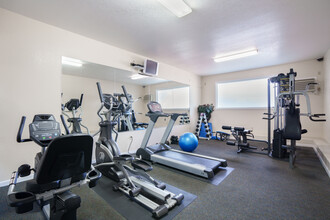 Bart Plaza in Castro Valley, CA - Building Photo - Interior Photo