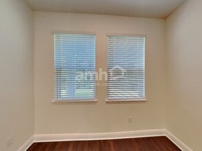 6245 Emerald Hls Wy in Wesley Chapel, FL - Foto de edificio - Building Photo