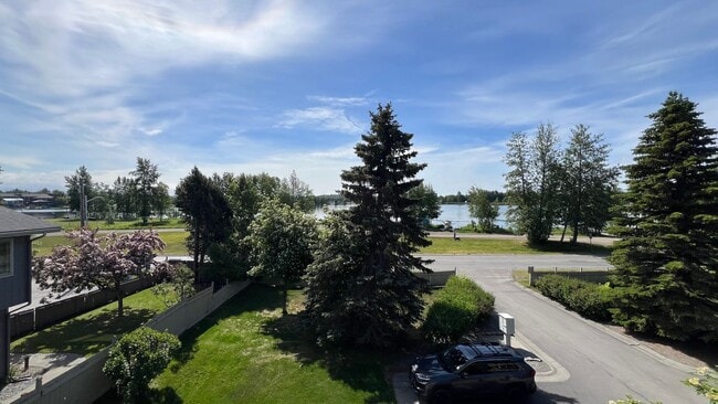 property at 3425 Lakeshore Dr