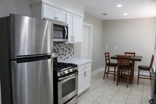 2215 Hermann Dr in Houston, TX - Building Photo