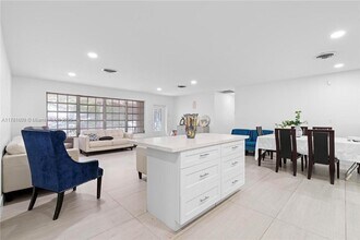 5911 SW 36th Terrace in Fort Lauderdale, FL - Building Photo - Building Photo