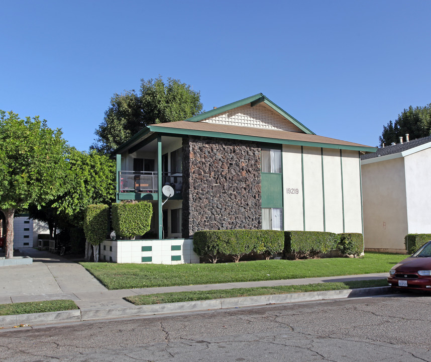 19219 Bryant St in Northridge, CA - Building Photo