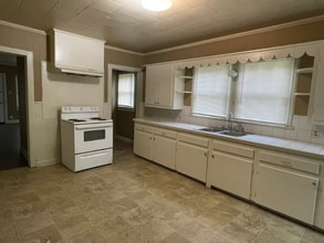 120 W Foch St in Lafayette, LA - Building Photo - Building Photo