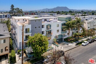 5232 Satsuma Ave in Los Angeles, CA - Building Photo - Building Photo