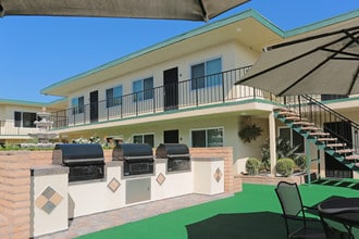 Casa Grande in Hawthorne, CA - Building Photo - Building Photo