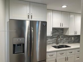 9421 Evergreen Pl in Davie, FL - Building Photo - Building Photo