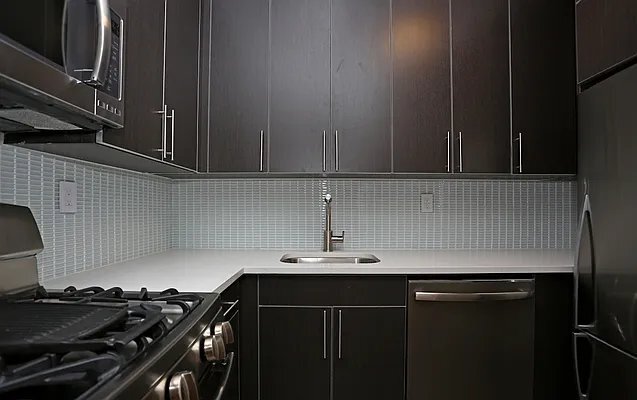 425 W 53rd St in New York, NY - Building Photo - Building Photo