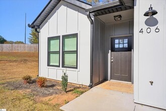 404 Fairfield St, Unit 5 in Chesnee, SC - Foto de edificio - Building Photo