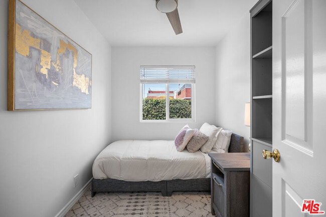 1623 Menlo Ave in Los Angeles, CA - Building Photo - Building Photo